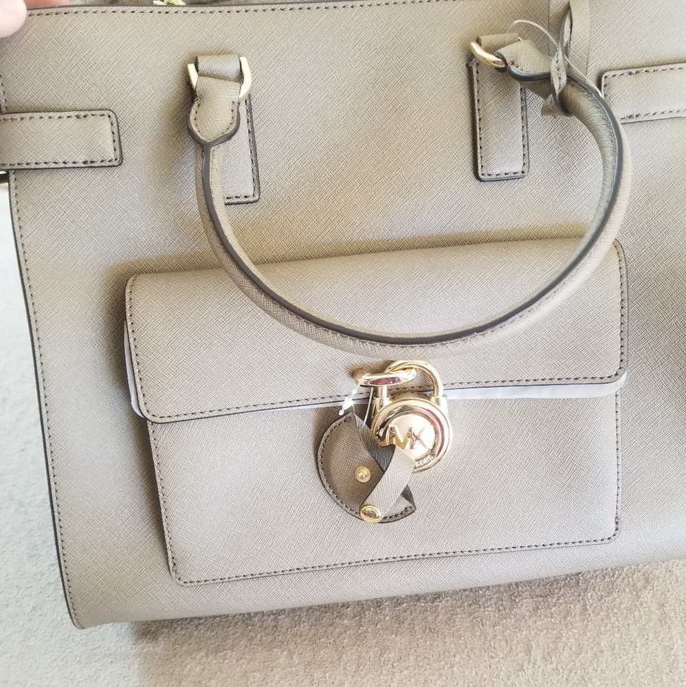 MICHAEL KORS LARGE EMMA BAG COLOR DUNE NWTS!!!